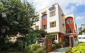 Fabhotel Altus - Dlf Cyberhub, Gurugram